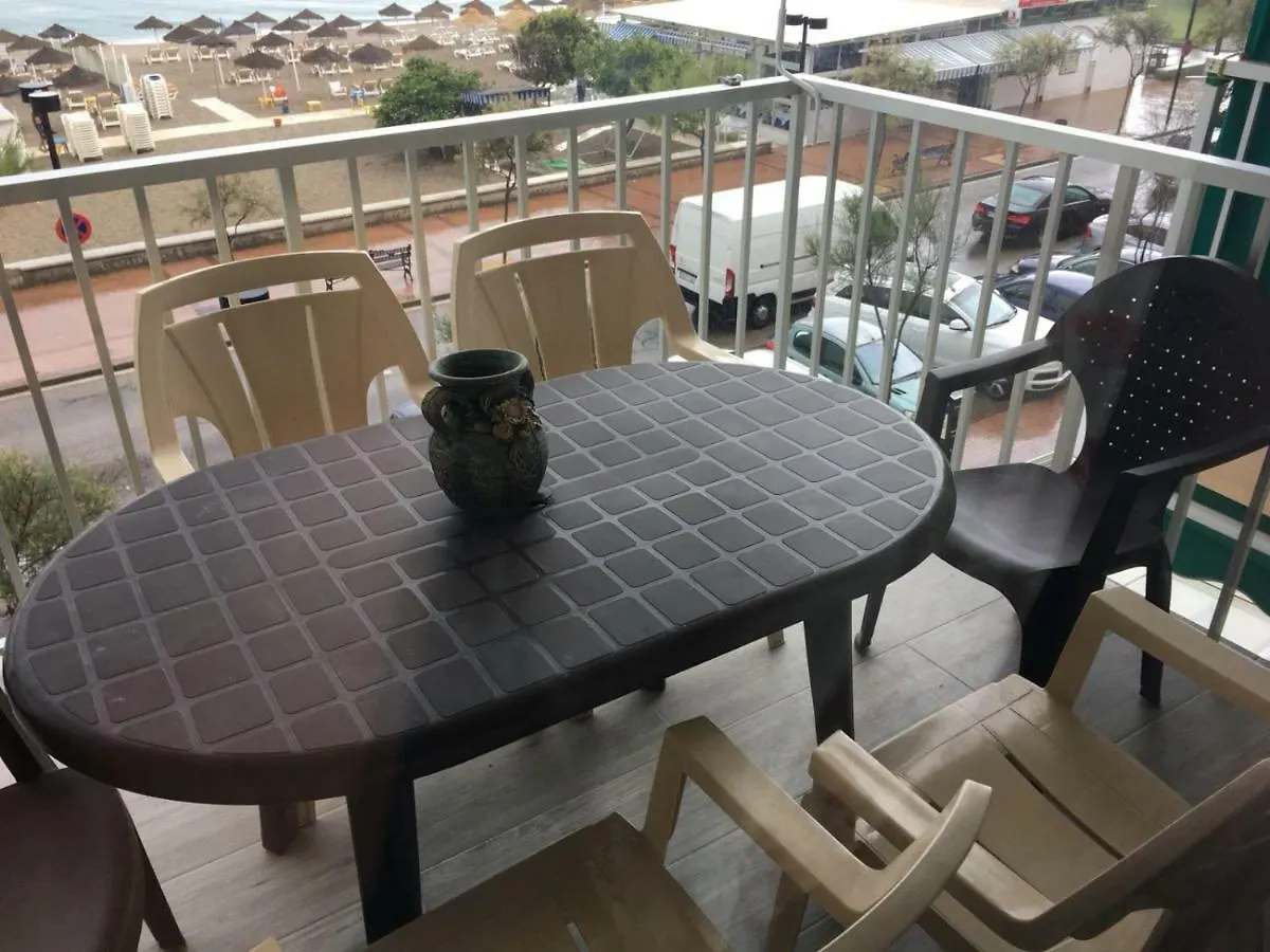 piso primera linea de playa en fuengirola recien reformado Apartamento España