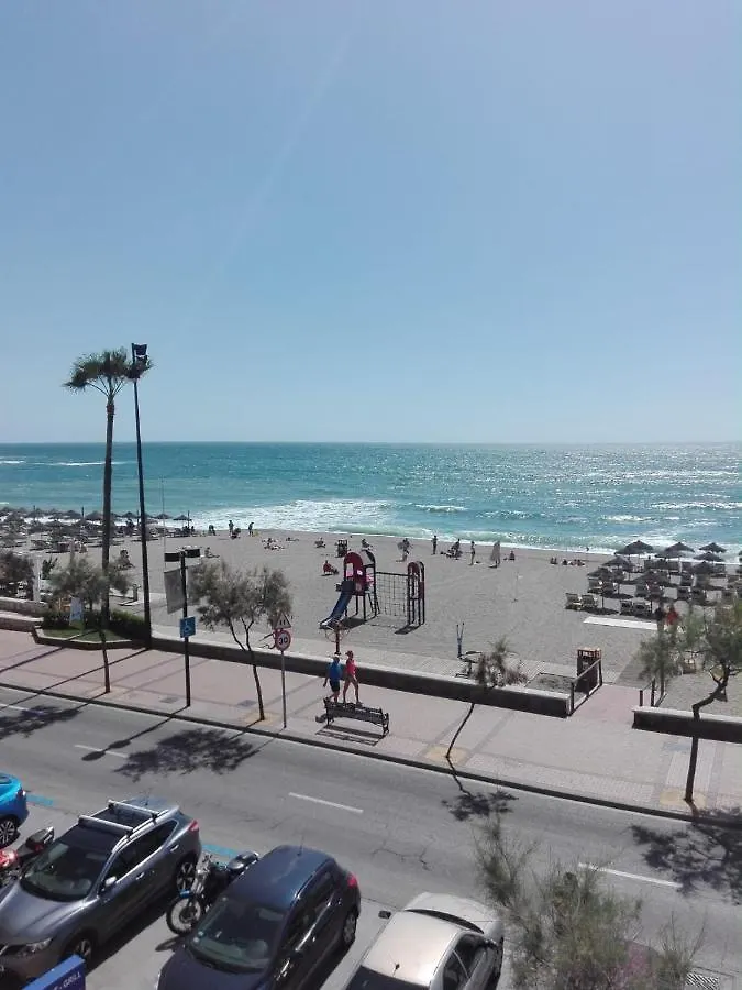 piso primera linea de playa en fuengirola recien reformado Apartamento