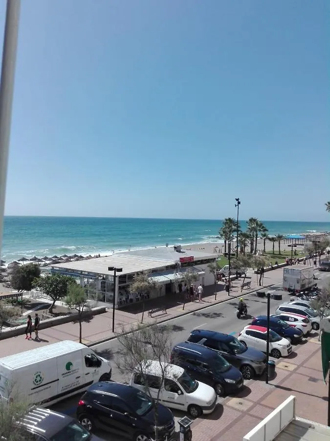 piso primera linea de playa en fuengirola recien reformado Apartamento